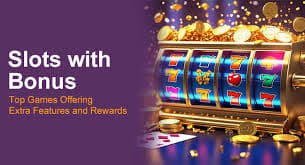 Pengguna membaca detail promosi di layar mobile